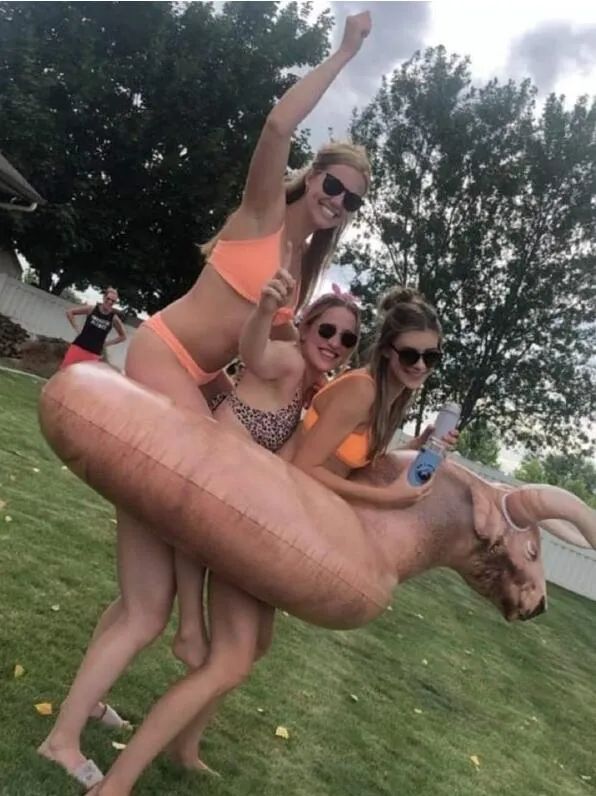 轻松一刻:你和苍老师好像呀!有三分之二很像 轻松一刻:你和苍老师好像呀!有三分之二很像