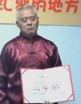 轻松一刻:打工是不可能打工的,只有偷电缆维持生活 轻松一刻:打工是不可能打工的,只有偷电缆维持生活