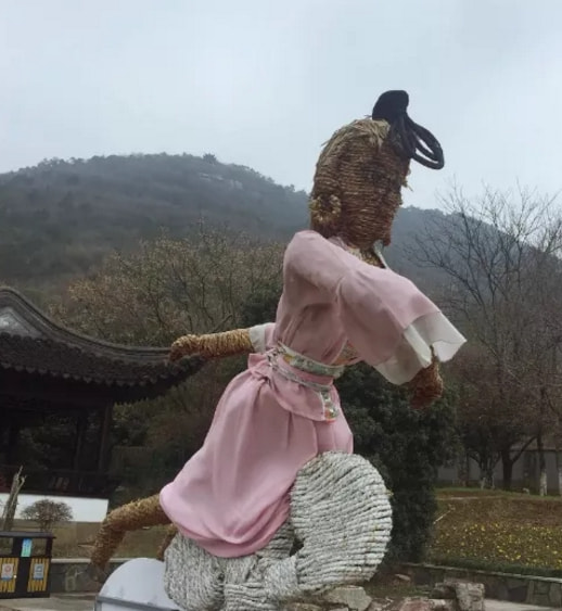 一刻午间版:上山祈求姻缘，还没等下山，初吻就没了!