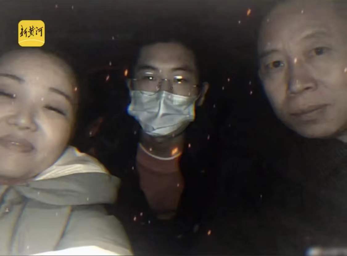 一刻午间版:上山祈求姻缘,还没等下山,初吻就没了! 一刻午间版:上山祈求姻缘,还没等下山,初吻就没了!