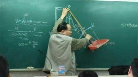 一刻午间版:上山祈求姻缘,还没等下山,初吻就没了! 一刻午间版:上山祈求姻缘,还没等下山,初吻就没了!