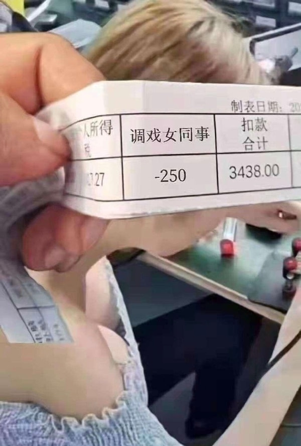 轻松一刻:这灯真好看,让人想起那个动荡的夜晚! 轻松一刻:这灯真好看,让人想起那个动荡的夜晚!