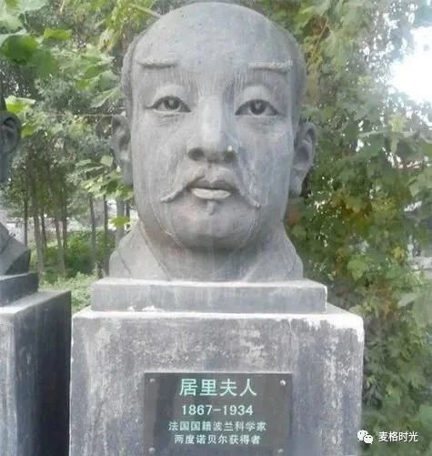 轻松一刻:古有沉香劈山救母,今有小伙翘柜救“妻” 轻松一刻:古有沉香劈山救母,今有小伙翘柜救“妻”