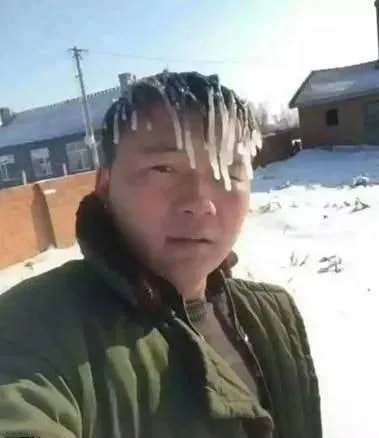 轻松一刻:年度大猎奇!村书记竟爱上了喷水机? 轻松一刻:年度大猎奇!村书记竟爱上了喷水机?