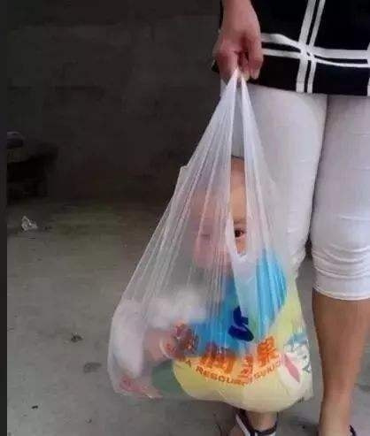 轻松一刻:年度大猎奇!村书记竟爱上了喷水机? 轻松一刻:年度大猎奇!村书记竟爱上了喷水机?