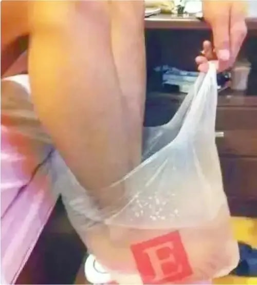 轻松一刻:年度大猎奇!村书记竟爱上了喷水机? 轻松一刻:年度大猎奇!村书记竟爱上了喷水机?