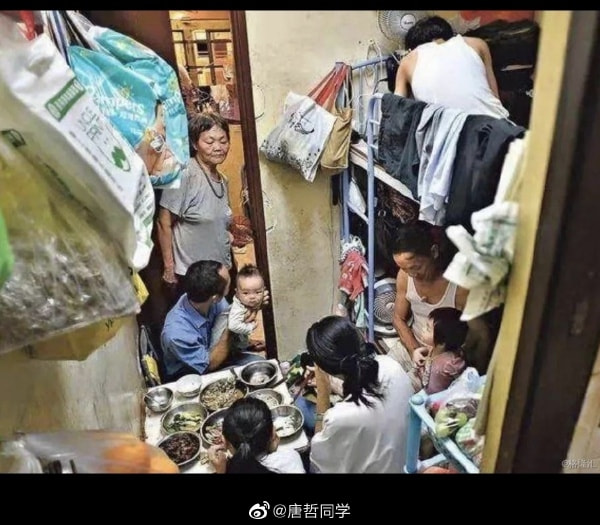 轻松一刻:年度大猎奇!村书记竟爱上了喷水机? 轻松一刻:年度大猎奇!村书记竟爱上了喷水机?