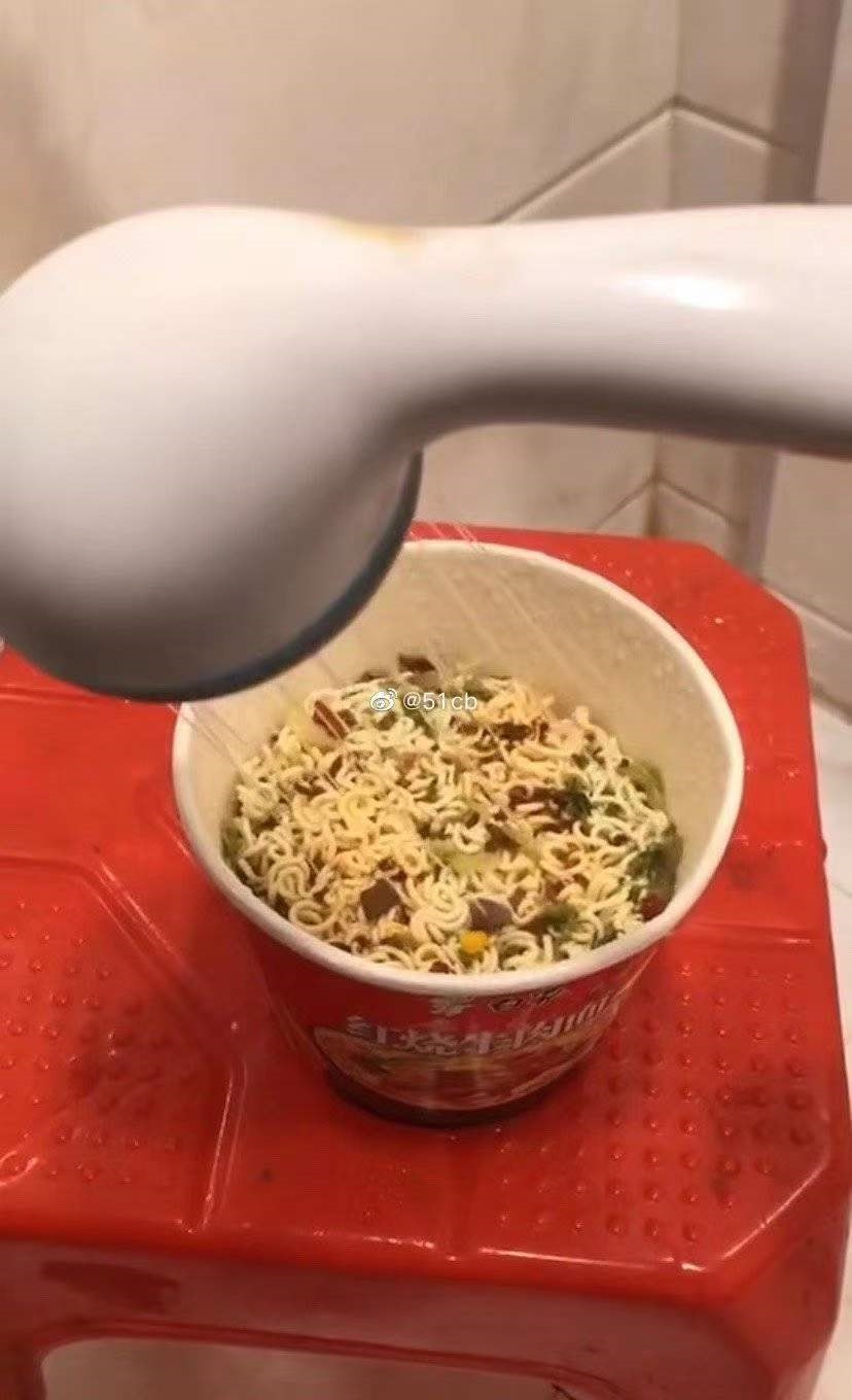 轻松一刻:单身久了,看什么都像美女 轻松一刻:单身久了,看什么都像美女