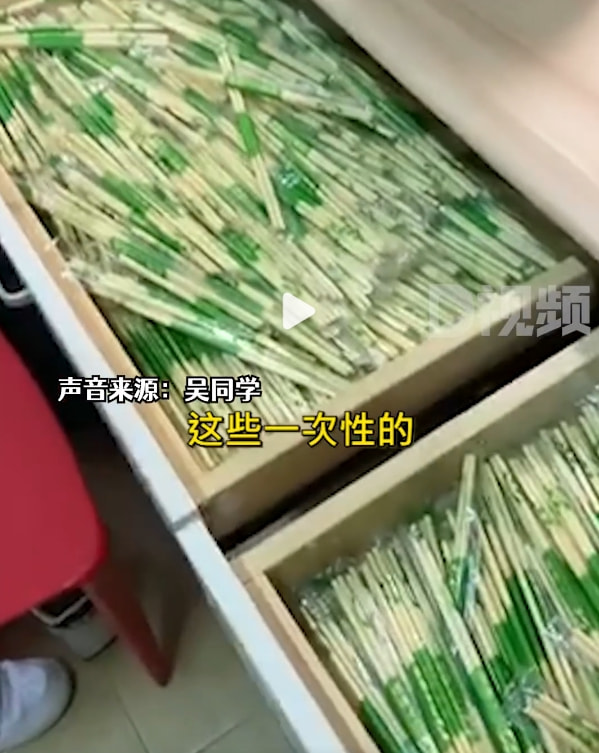 轻松一刻:那是两颗西瓜吗?远远看着那么大! 轻松一刻:那是两颗西瓜吗?远远看着那么大!