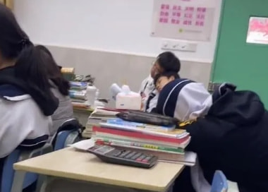 轻松一刻:单身女生的跨年准备动作,没眼看啊! 轻松一刻:单身女生的跨年准备动作,没眼看啊!