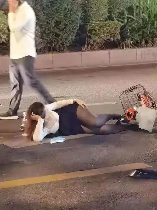 轻松一刻:据说脱了bra和胖次,2022就没有凶兆和苦头? 轻松一刻:据说脱了bra和胖次,2022就没有凶兆和苦头?