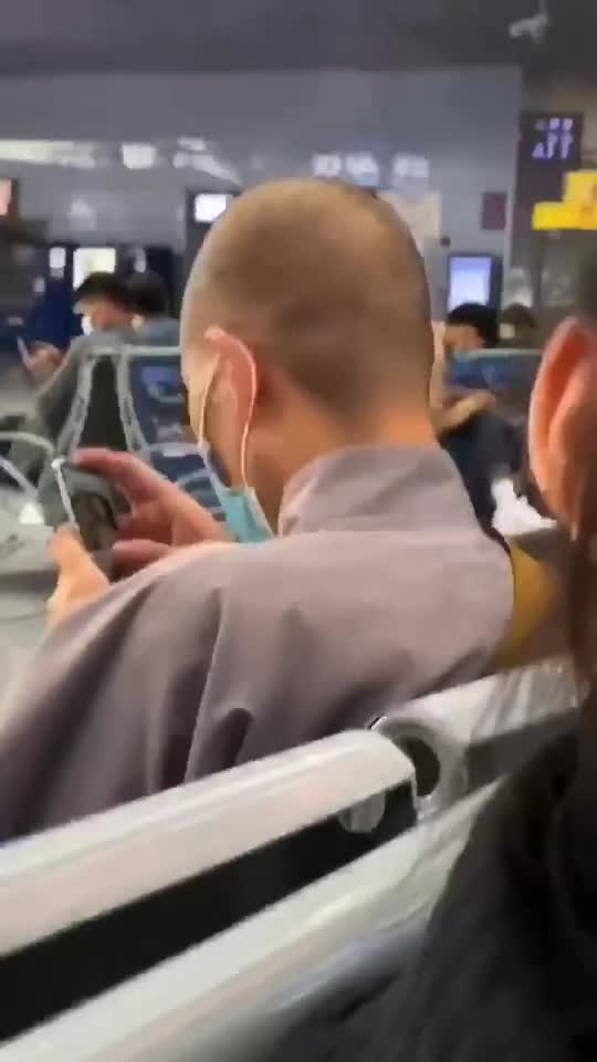 轻松一刻:据说脱了bra和胖次，2022就没有凶兆和苦头？