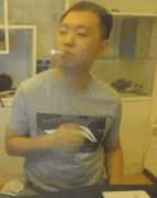 药水哥沙雕抽烟 GIF 动图