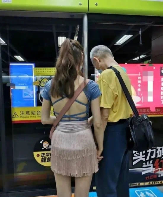 轻松一刻:亲妈都拿来博眼球,真是"孝"到我了 轻松一刻:亲妈都拿来博眼球,真是"孝"到我了