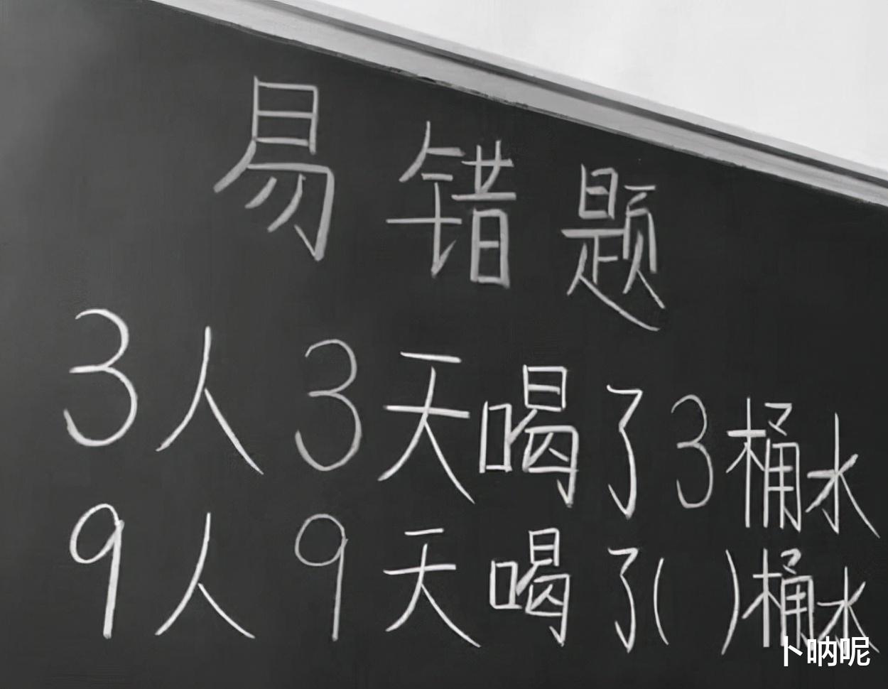 老板娘穿着健身瑜伽裤就来上班,说句实话,我都不太好意思直视她。 老板娘穿着健身瑜伽裤就来上班,说句实话,我都不太好意思直视她。