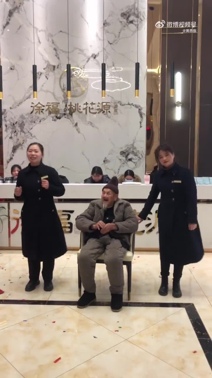 轻松一刻：我真没事，我吃辣条呢！