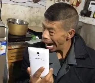 轻松一刻:我真没事,我吃辣条呢! 轻松一刻:我真没事,我吃辣条呢!