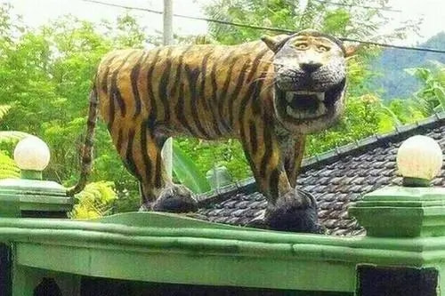 轻松一刻:我真没事,我吃辣条呢! 轻松一刻:我真没事,我吃辣条呢!