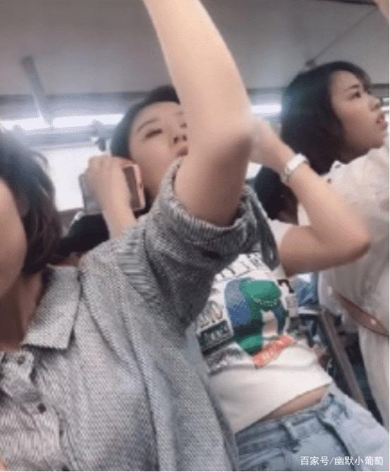 “偷拍妹子被发现,这可咋办?”网友:别理他,我更猥琐!哈哈哈 “偷拍妹子被发现,这可咋办?”网友:别理他,我更猥琐!哈哈哈
