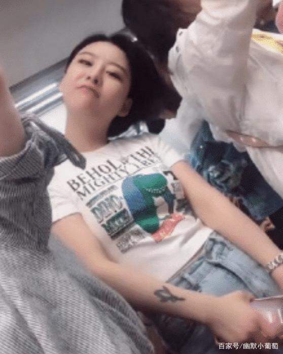 “偷拍妹子被发现,这可咋办?”网友:别理他,我更猥琐!哈哈哈 “偷拍妹子被发现,这可咋办?”网友:别理他,我更猥琐!哈哈哈