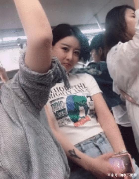 “偷拍妹子被发现,这可咋办?”网友:别理他,我更猥琐!哈哈哈 “偷拍妹子被发现,这可咋办?”网友:别理他,我更猥琐!哈哈哈