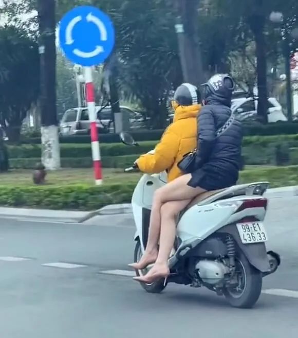 这些靓女身上有两个季节 这些靓女身上有两个季节
