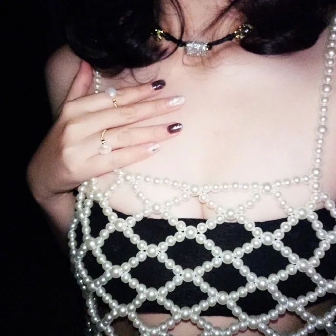 轻松一刻:深夜长腿美女在狂风中奔跑,仔细一看竟是 轻松一刻:深夜长腿美女在狂风中奔跑,仔细一看竟是