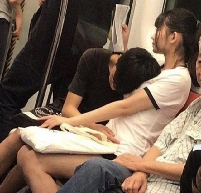轻松一刻:深夜长腿美女在狂风中奔跑,仔细一看竟是 轻松一刻:深夜长腿美女在狂风中奔跑,仔细一看竟是