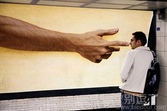 调戏我的一只手好大 调戏我的一只手好大