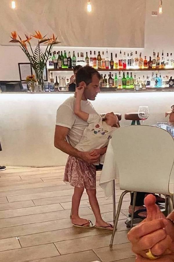 轻松一刻:见过当花瓶的,没见过当球瓶的! 轻松一刻:见过当花瓶的,没见过当球瓶的!