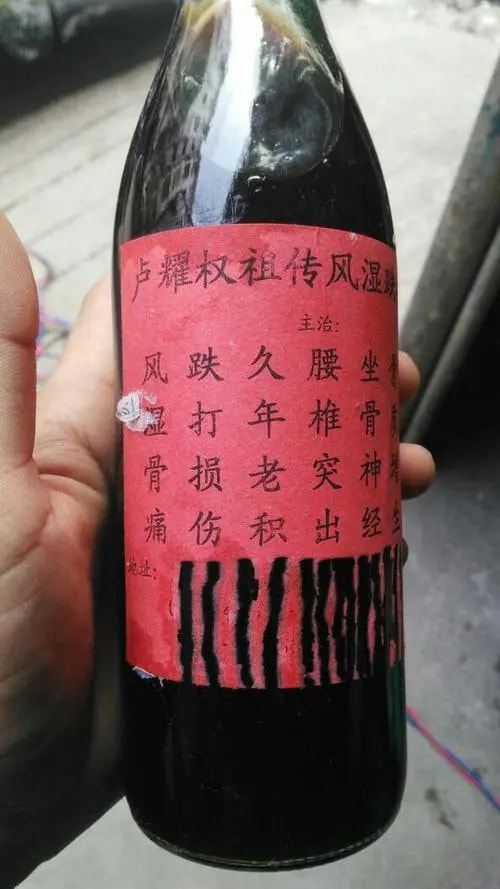 轻松一刻:见过当花瓶的,没见过当球瓶的! 轻松一刻:见过当花瓶的,没见过当球瓶的!