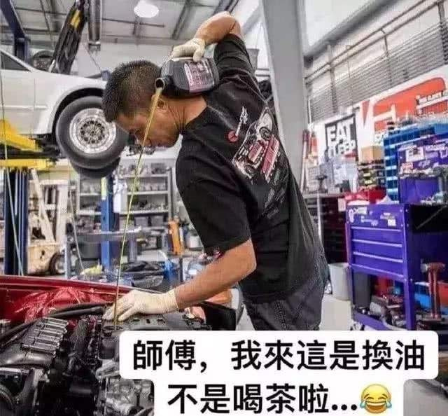 轻松一刻:见过当花瓶的,没见过当球瓶的! 轻松一刻:见过当花瓶的,没见过当球瓶的!