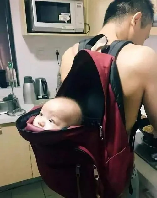 轻松一刻:见过当花瓶的,没见过当球瓶的! 轻松一刻:见过当花瓶的,没见过当球瓶的!