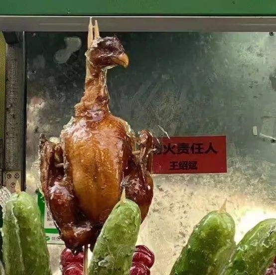 轻松一刻:见过当花瓶的,没见过当球瓶的! 轻松一刻:见过当花瓶的,没见过当球瓶的!