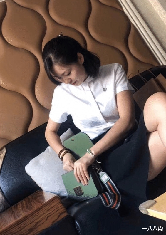 “女领导私下找我谈话,现在很慌该怎么办?”神评论绝了,哈哈哈 “女领导私下找我谈话,现在很慌该怎么办?”神评论绝了,哈哈哈