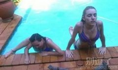 一个动作就暴露了