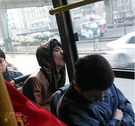 这睡姿，太忘我了