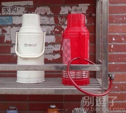 这年头暖壶也得锁 这年头暖壶也得锁