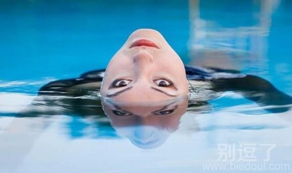 对着眼睛多看几眼。好恐怖。 对着眼睛多看几眼。好恐怖。