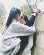 来感受一下最流行的一字马壁咚