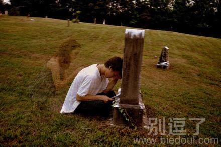 即便她离去了别哭,否则她会不舍得离开。 即便她离去了别哭,否则她会不舍得离开。