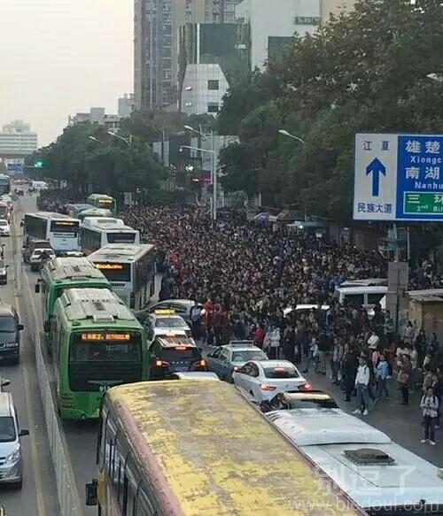 好壮观的 场面呀