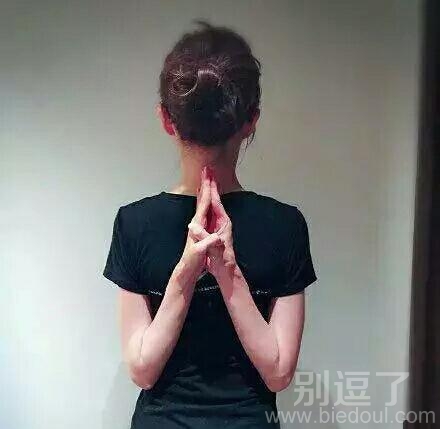 反手摩肚脐什么的都弱爆了 反手摩肚脐什么的都弱爆了