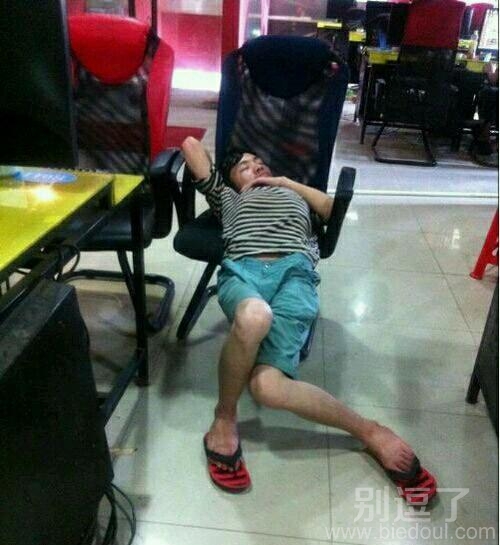 一个哥们的姿势。 一个哥们的姿势。