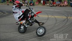 你这车轮子都飚没了 你这车轮子都飚没了