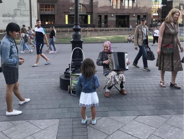 你女儿是哪个班的呀? 你女儿是哪个班的呀?