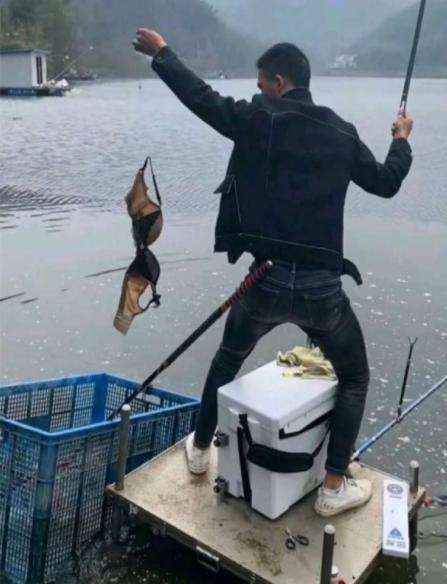 轻松一刻:要想生活过得去,身上必须带点绿 轻松一刻:要想生活过得去,身上必须带点绿