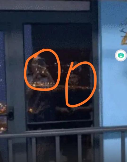 一哥们在殡仪馆值班守夜，闲着无聊，半夜用手机搜附近的人