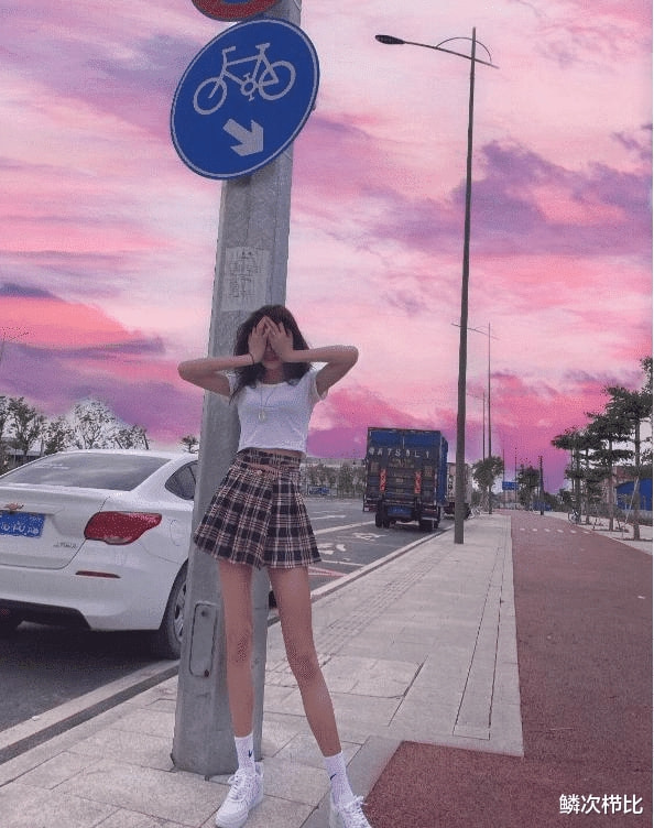 “表婶健身完出门时,她内衬忘了放下来,画面太辣眼睛多尴尬啊!”哈哈哈 “表婶健身完出门时,她内衬忘了放下来,画面太辣眼睛多尴尬啊!”哈哈哈