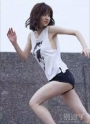 是在跑还是在摆姿势呢？